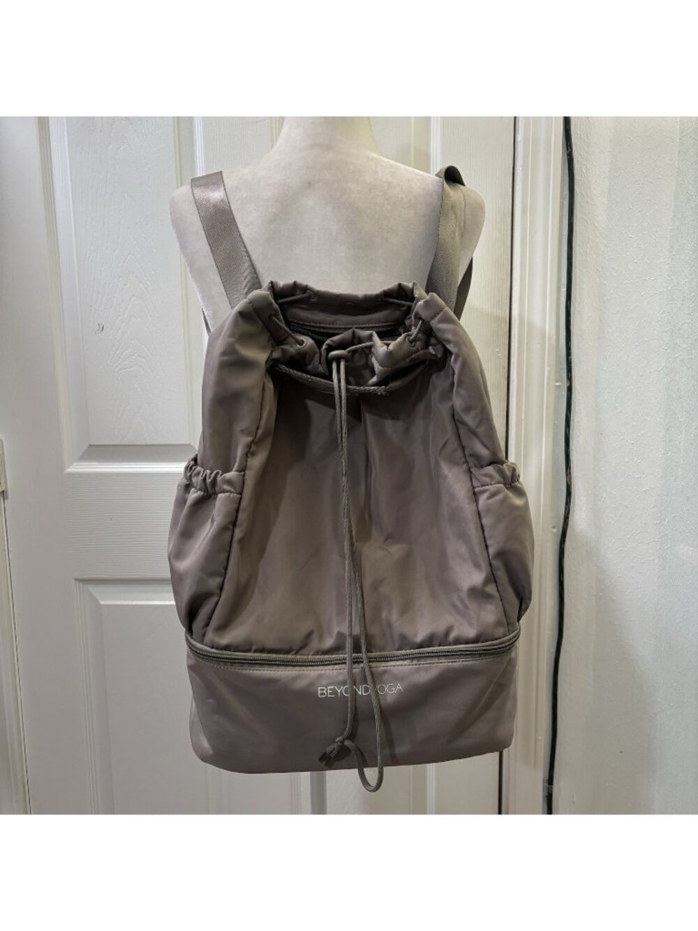 Beyond Yoga tan Medium Drawstring Gym Backpack w/ Zipper Pocket, Logo Strap